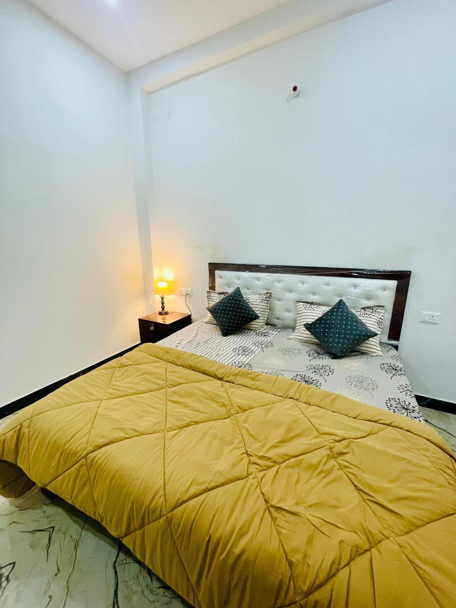 Amrita Residency Villa Varanasi Exterior photo