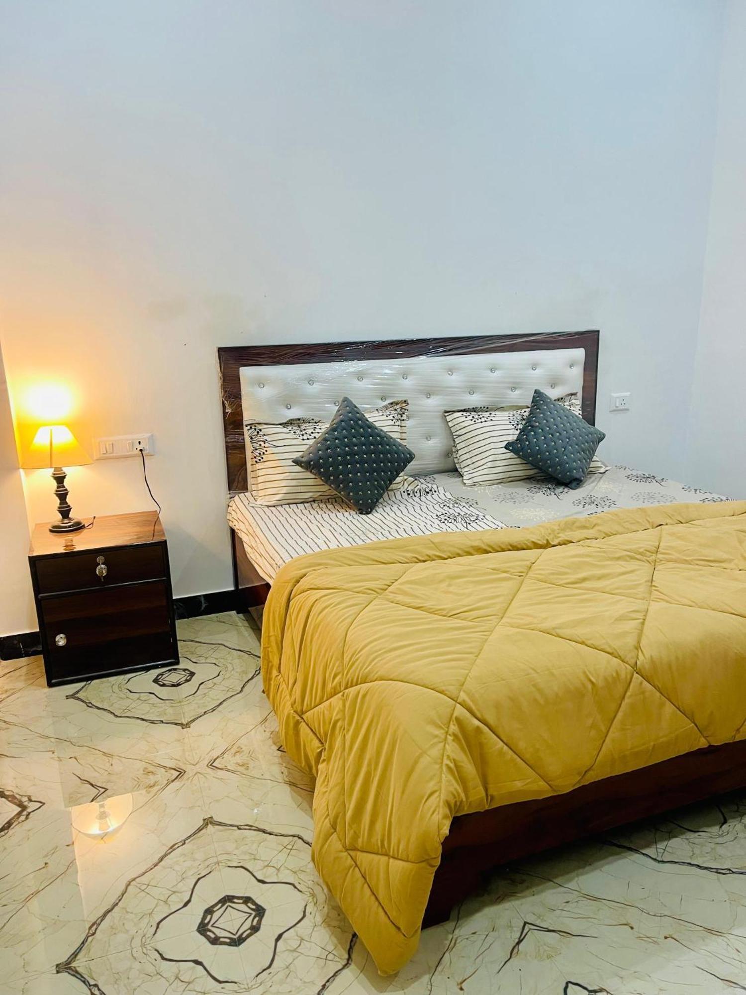 Amrita Residency Villa Varanasi Exterior photo